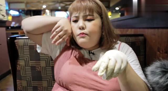 网红吃瓜小姐姐,揭秘娱乐圈幕后真相